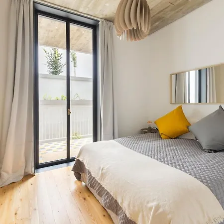 Apartment Majestic W/ Patio By Lovelystay