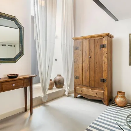 Apartment Majestic W/ Patio By Lovelystay *